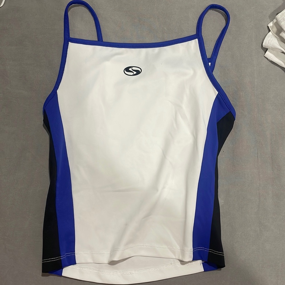 HM blank, white and blue tank top